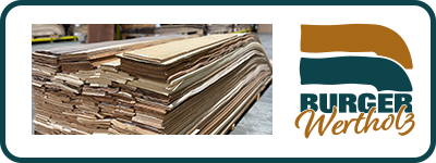 Stapel von Holzfurnierblättern in einer Lagerumgebung, daneben das Logo von Burger Wertholz. Das Bild dient als Button zum Zugang zum TimberPlus Online-Portal für den Furnier-Lagerbestand