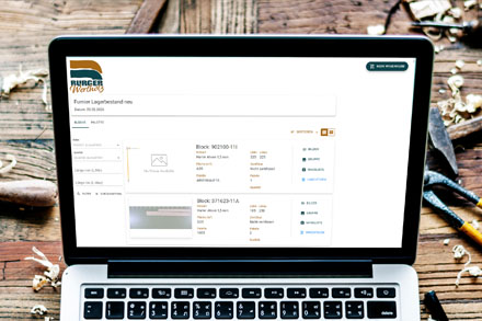Laptop mit geöffneter TimberPlus Oberfläche – digitales Wertholz Warehouse vom Burger Holzzentrum für Furnier und Schnittholz